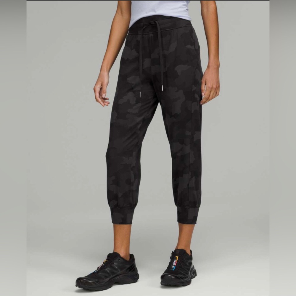 Lululemon Womens Ready to Rulu Cropped Jogger Camo Black High-Rise Size 14 Comfy